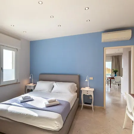 - Sea View * Виареджо