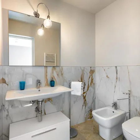 - Sea View * Виареджо